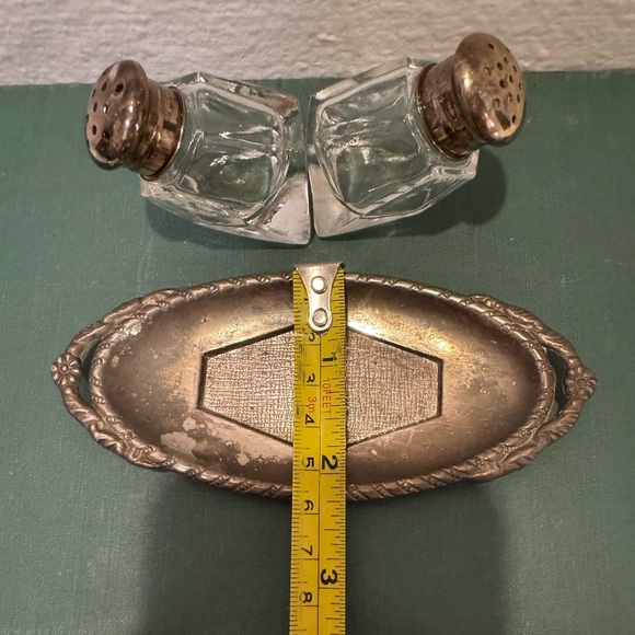 Vintage Silver Plated Salt and Pepper Set with Tray - Picture 10 of 10